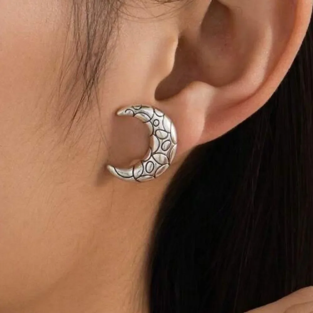 Crescent Moon Earrings M1354